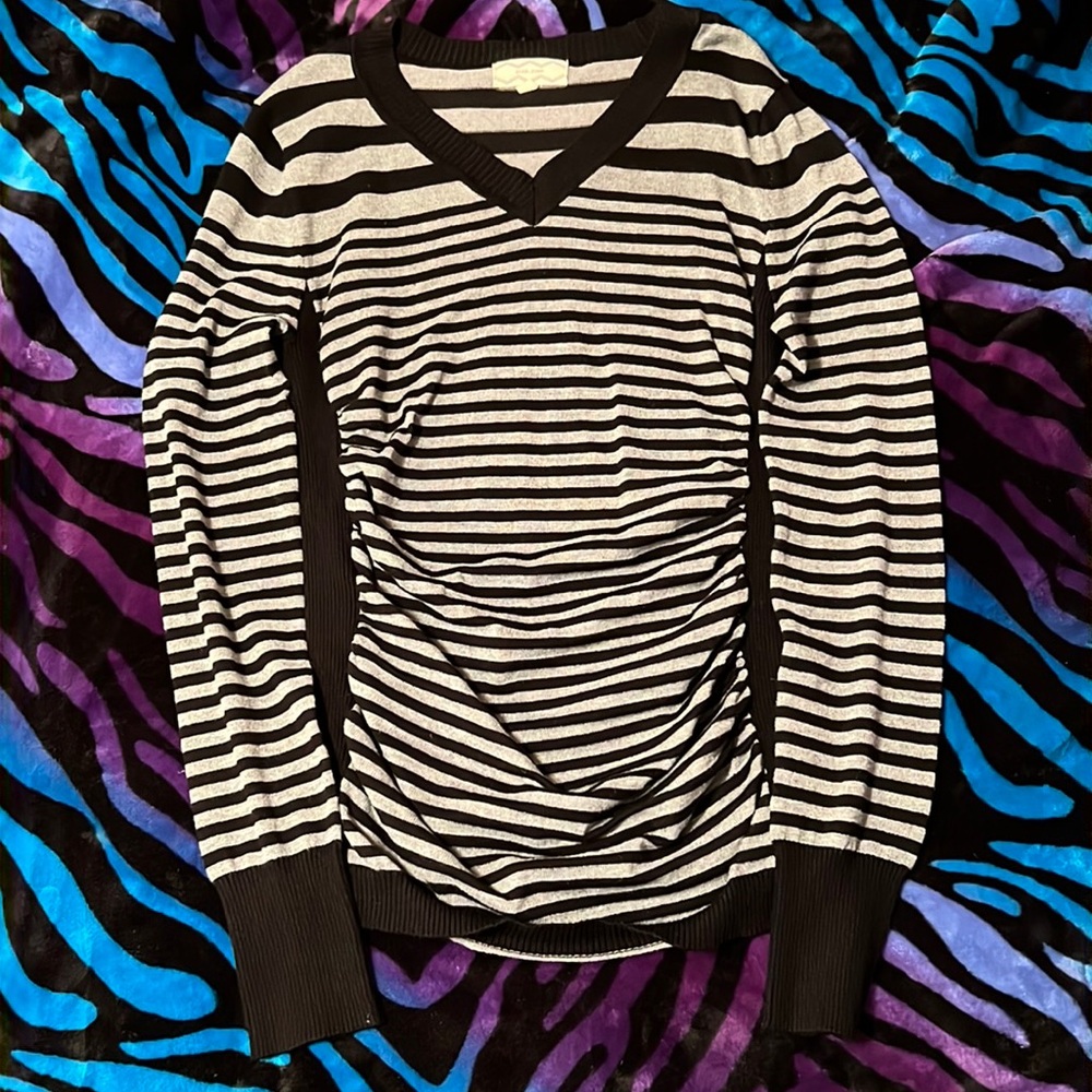 Sweatshirt. Brand- pink. rose, Size- Medium, Color- Grey and Black